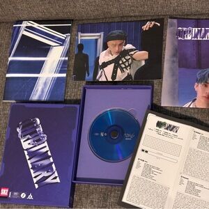 Stray Kids Oddinary Album BLUE version